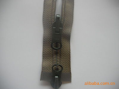 YKK 8號尼龍雙開尾拉鏈 品質與實用性的完美結合